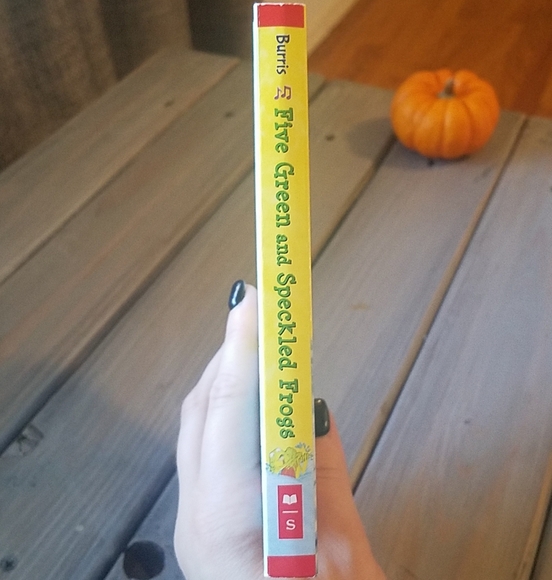 ✖SOLD✖Five Green Speckled Frogs Book - Picture 2 of 3